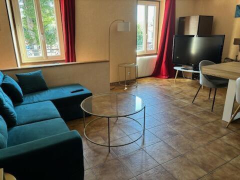 Logis Hotel Restaurant De La Poste ポンジボー エクステリア 写真