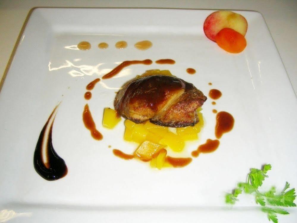 Logis Hotel Restaurant De La Poste ポンジボー エクステリア 写真