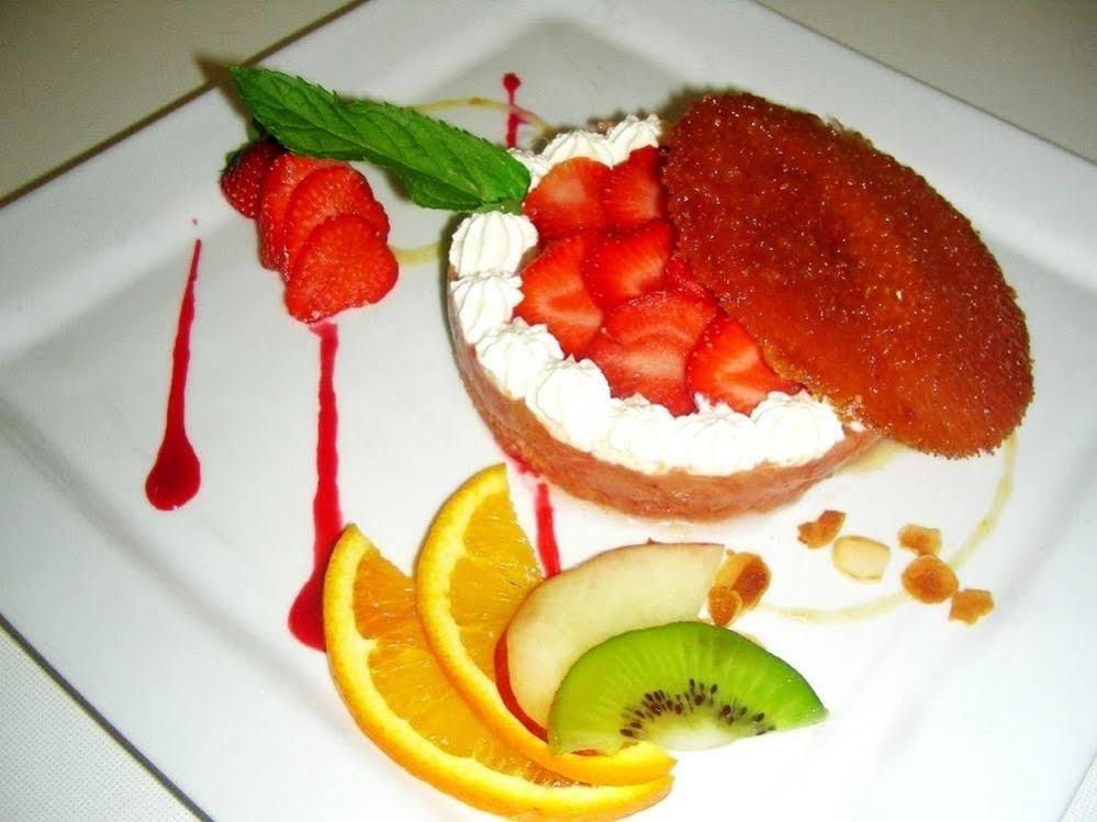 Logis Hotel Restaurant De La Poste ポンジボー エクステリア 写真