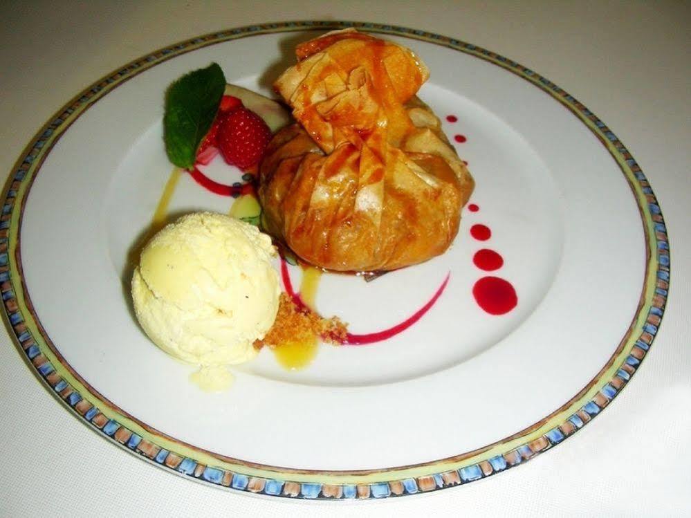 Logis Hotel Restaurant De La Poste ポンジボー エクステリア 写真